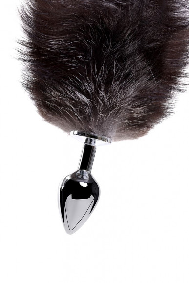 Большая серебристая металлическая анальная втулка с хвостом-чернобуркой Большая серебристая металлическая анальная втулка с хвостом-чернобуркой