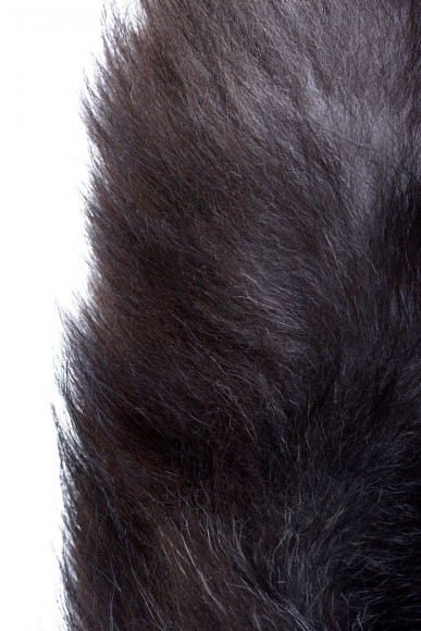 Большая серебристая металлическая анальная втулка с хвостом-чернобуркой Большая серебристая металлическая анальная втулка с хвостом-чернобуркой