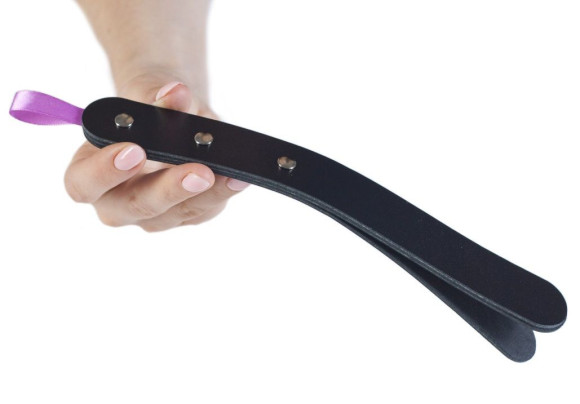 Черный мини-пэддл из трех слоев кожи - 25 см. Черный мини-пэддл из трех слоев кожи - 25 см.