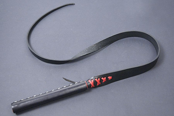 Чёрный кожаный хлыст Язык страсти - 120 см. Чёрный кожаный хлыст Язык страсти - 120 см.