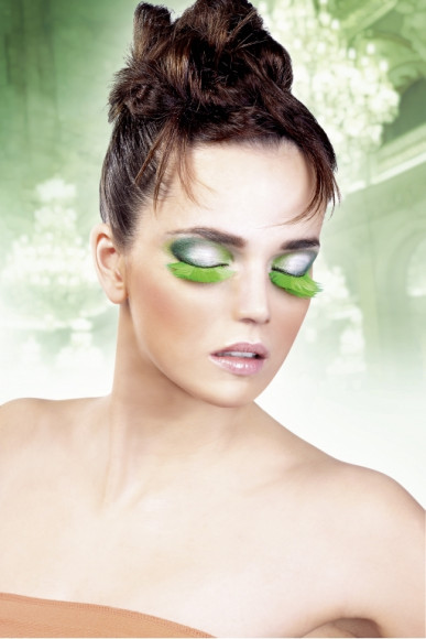 Пушистые зеленые ресницы-перья