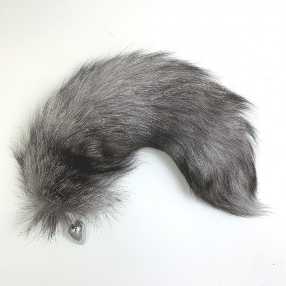 Серебристая металлическая анальная пробка с черно-голубым хвостом - размер М