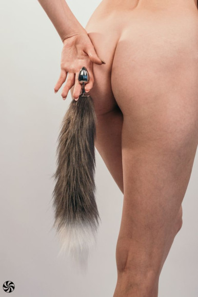 Серебристая анальная пробка с черным хвостом Galaxy Серебристая анальная пробка с черным хвостом Galaxy