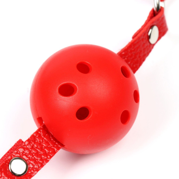 Красный кляп-шар с отверстиями для дыхания Красный кляп-шар с отверстиями для дыхания