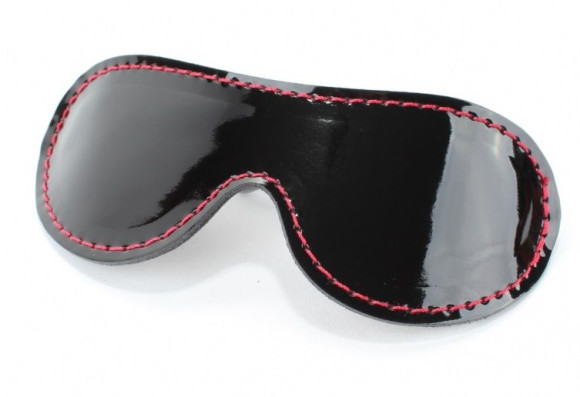 Чёрная лаковая маска из кожи с красной строчкой Чёрная лаковая маска из кожи с красной строчкой