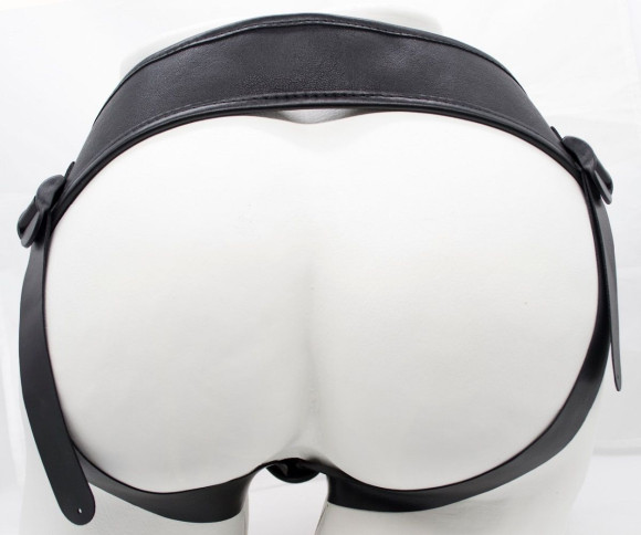 Реалистичный страпон Harness из трусиков и насадки-фаллоса - 18,5 см. Реалистичный страпон Harness из трусиков и насадки-фаллоса - 18,5 см.