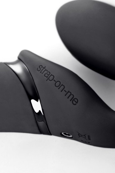 Черный безремневой вибрострапон Vibrating Bendable Strap-On - size L Черный безремневой вибрострапон Vibrating Bendable Strap-On - size L