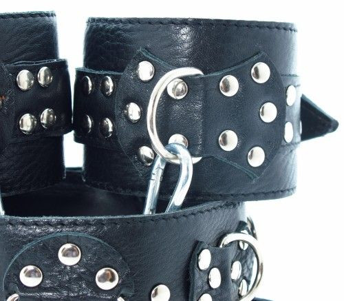 Комплект кожаных БДСМ-аксессуаров с клёпками Комплект кожаных БДСМ-аксессуаров с клёпками
