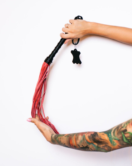 Черно-красная плеть Scandal из натуральной кожи - 60 см. Черно-красная плеть Scandal из натуральной кожи - 60 см.