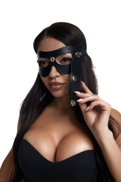 Черная кожаная маска со съёмной шторкой на кнопках Черная кожаная маска со съёмной шторкой на кнопках
