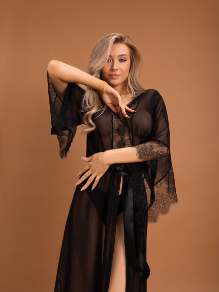 Элегантный пеньюар с отделкой кружевом Элегантный пеньюар с отделкой кружевом