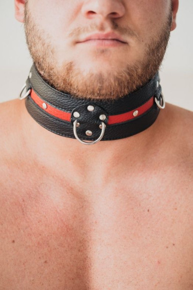 Черно-красный кожаный ошейник увеличенного размера Черно-красный кожаный ошейник увеличенного размера