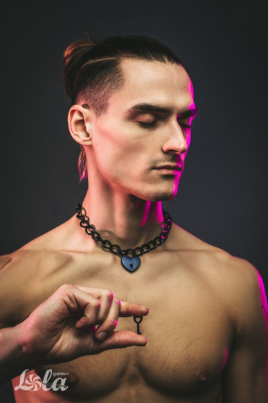 Черный ошейник Embrace с ключиком Черный ошейник Embrace с ключиком