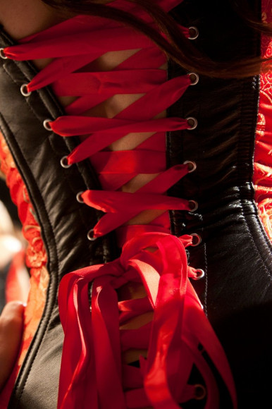 Красный корсет с кожаными вставками KELLY