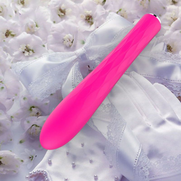 Металлический вибратор CiCi с силиконовой насадкой - 16,5 см. Металлический вибратор CiCi с силиконовой насадкой - 16,5 см.