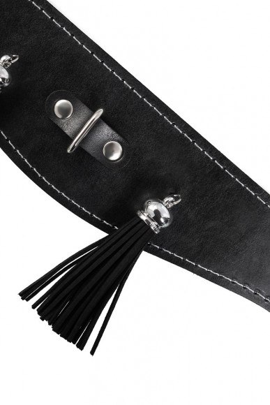 Черный ошейник с кисточками