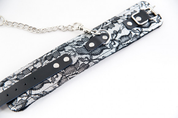 Серебристые кружевные поножи 