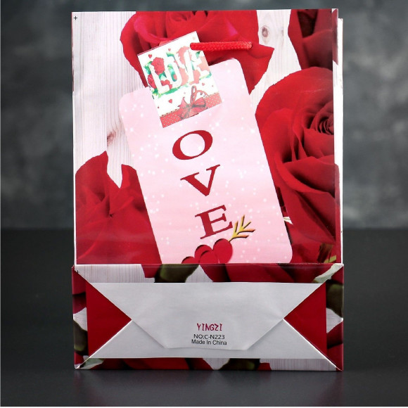 Подарочный пакет Любовь - 23 х 18 см. Подарочный пакет Любовь - 23 х 18 см.