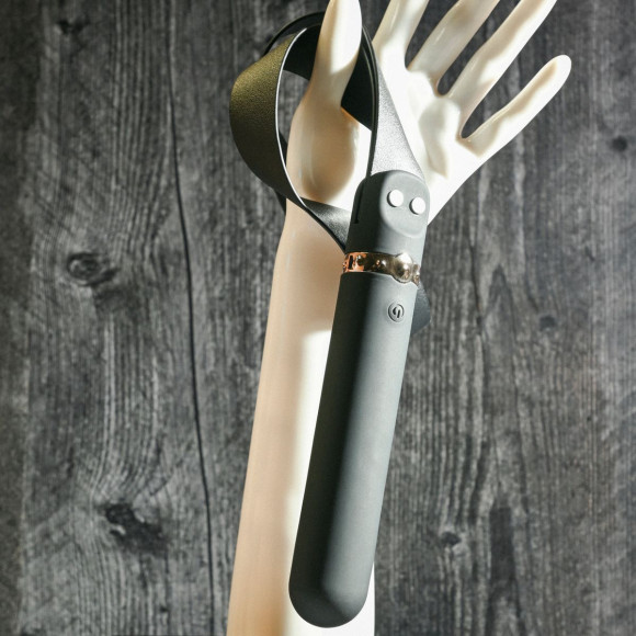 Черный многоскоростной вибратор-плеть Spank Me Vibe Черный многоскоростной вибратор-плеть Spank Me Vibe